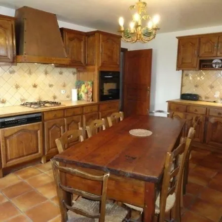 House Les Roches Pern
